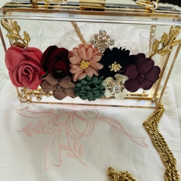 Gold Floral Clutch with Elegant Chain - Picture 4 of 4